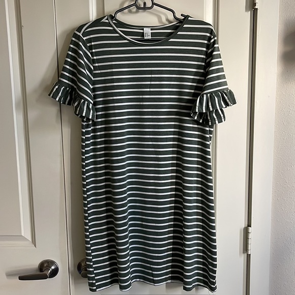 Brand new striped dress, size medium! - Picture 3 of 7